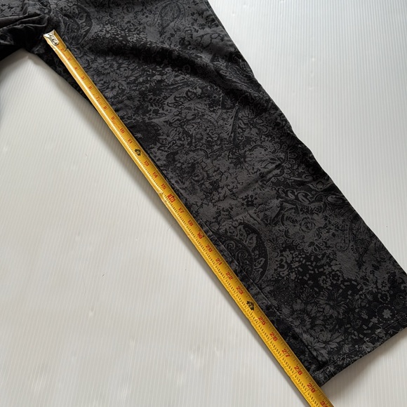 Gloria Vanderbilt Amanda Gray & Black Flowered Patterned Jeans. Women’s size 16W - Picture 9 of 13